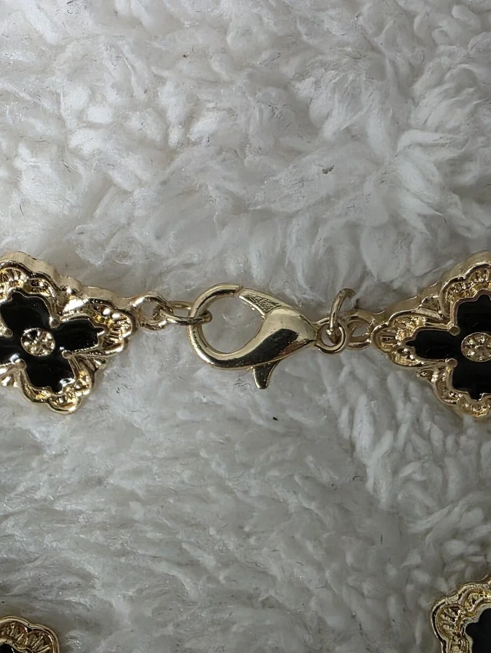 FOUR LEAF CLOVER BRACELET GOLD TONE + BLACK (FITS 6.5
